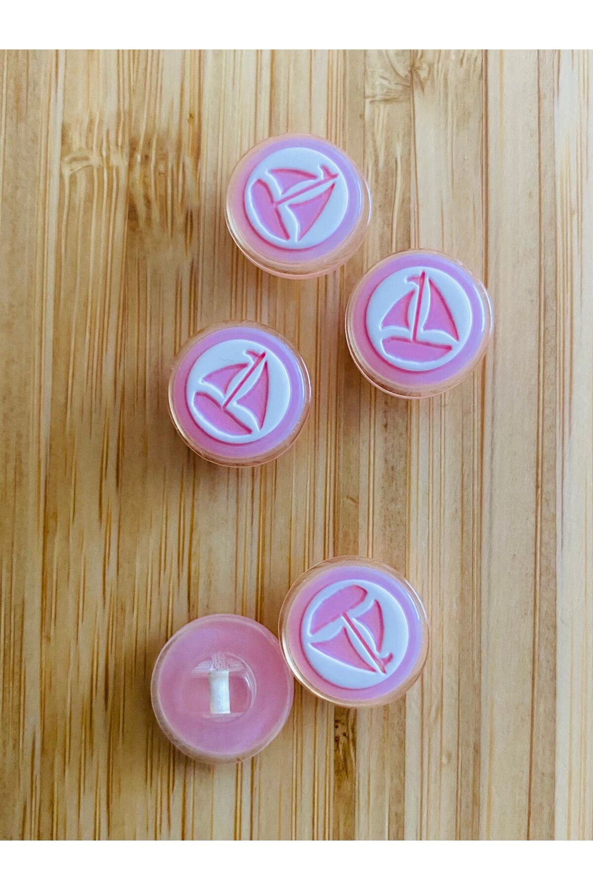 Bebe Hırka, Yelek ve Amigurumi Yelken Desen Düğme. 15mm. 5'li Pkt. Renk: Pembe/Beyaz.