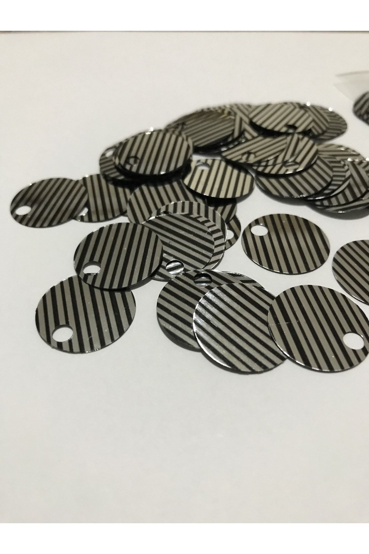 Patik, Çanta, Supla Ve Makrame Pulu 20mm 25gr. Gümüş Çizgili. Tahmini 150 Adet.