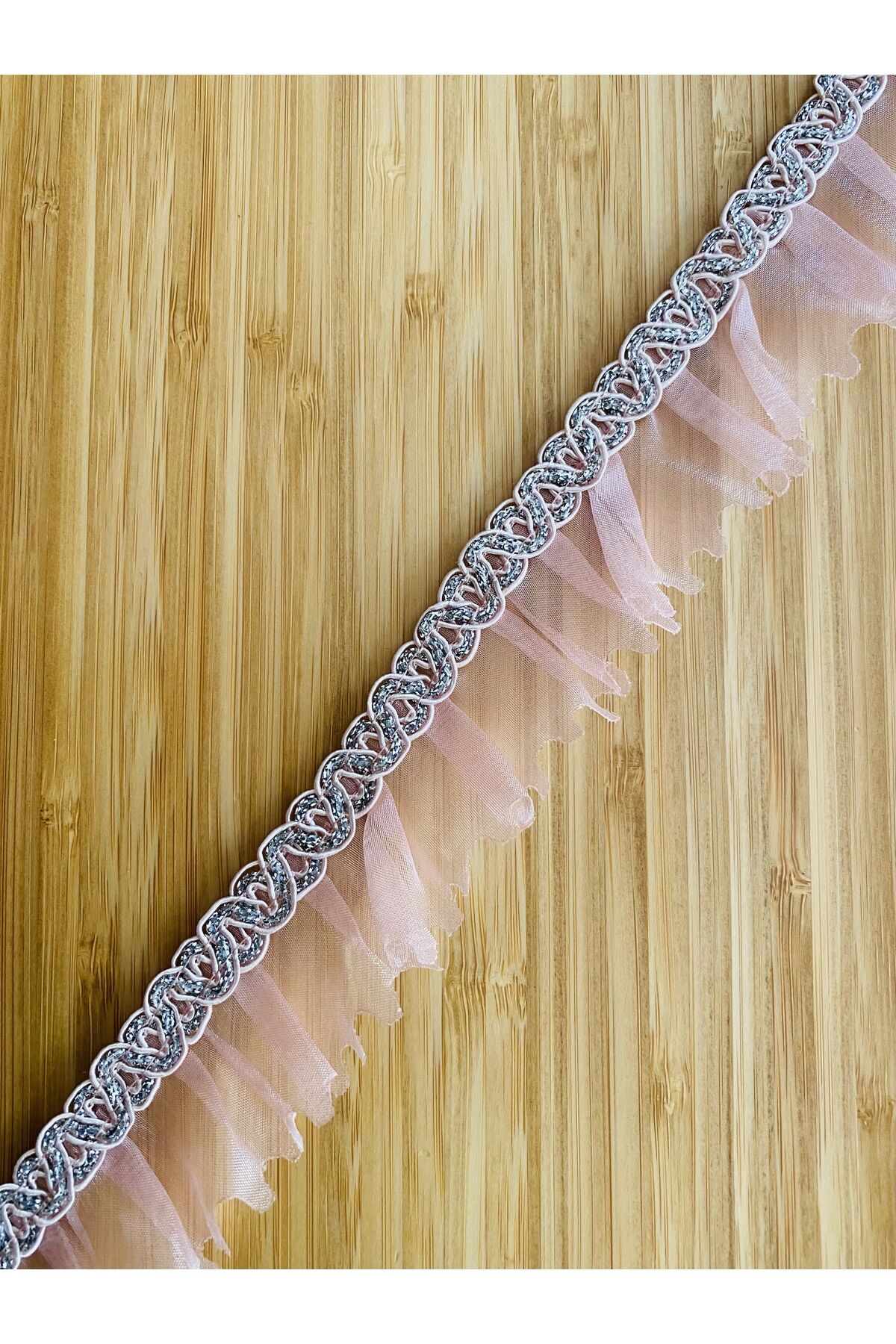 Şeritli organze fırfır. 4cm x 5 metre. Pudra