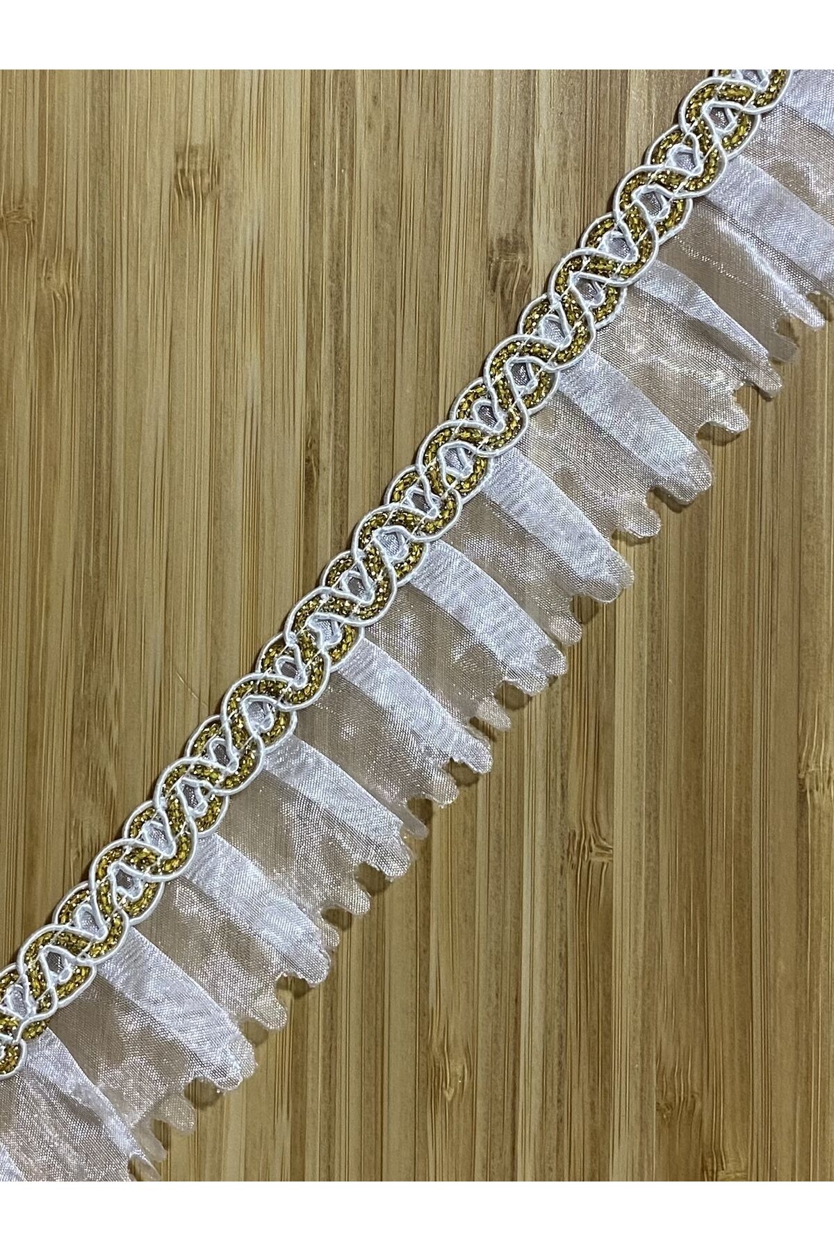 Şeritli organze fırfır. 5 metre. Beyaz.