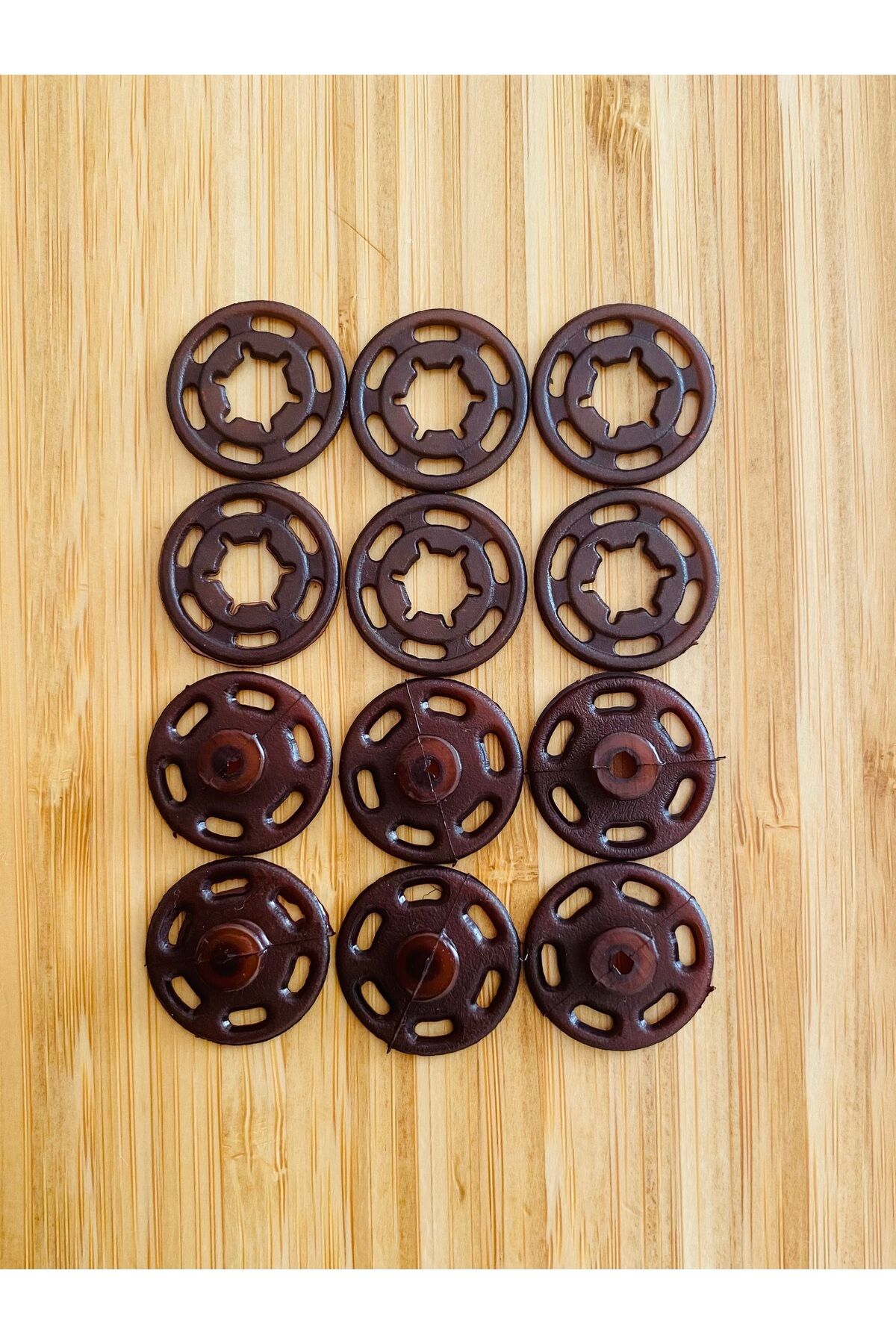 Dikmeli Plastik Çıtçıt 21mm 6'lı Paket (6 çift)  Renk: Kahve.