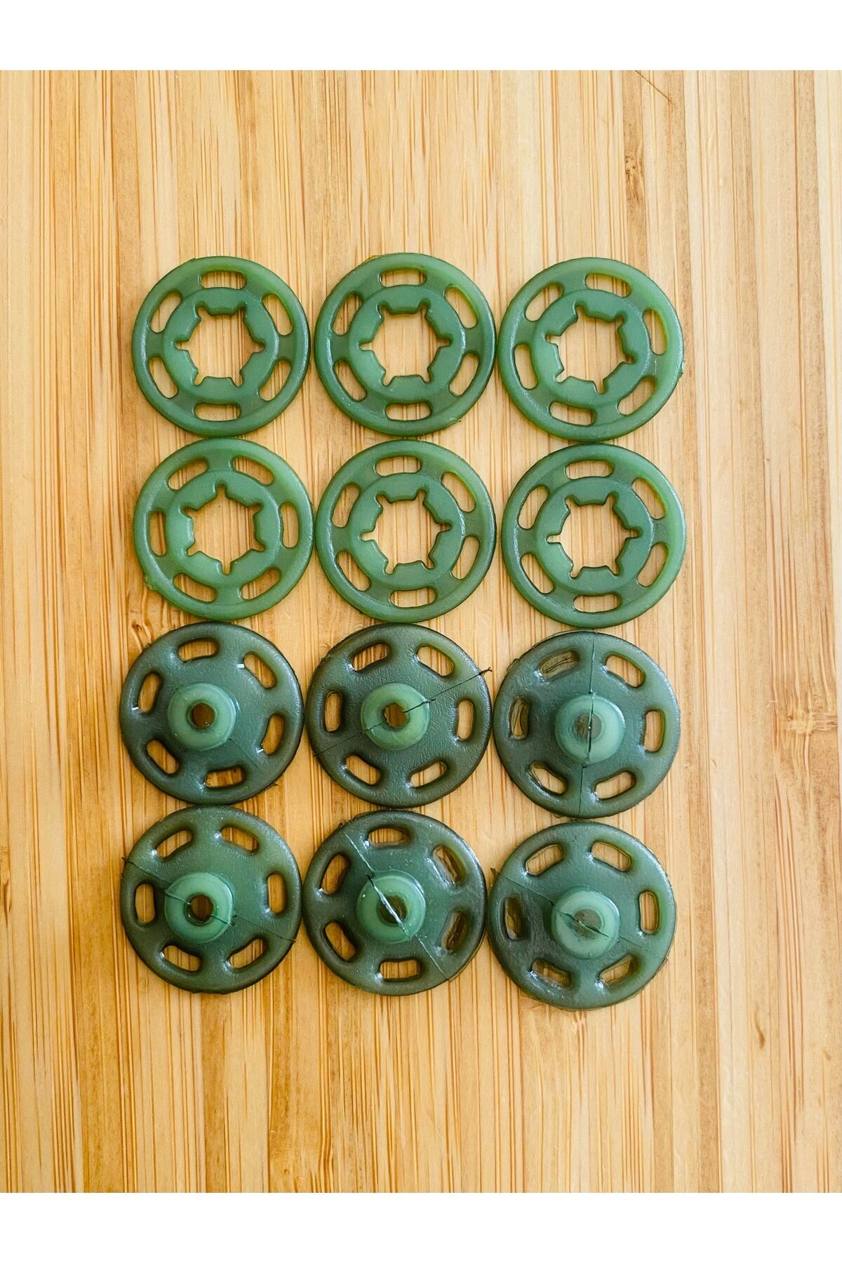 Dikmeli Plastik Çıtçıt 21mm 6'lı Paket (6 çift)  Renk: Yeşil.