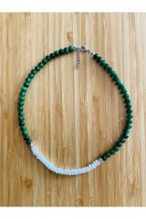 Doğal Taş Kolye. Zincir dahil 44cm. Renk: Zümrüt/Beyaz.