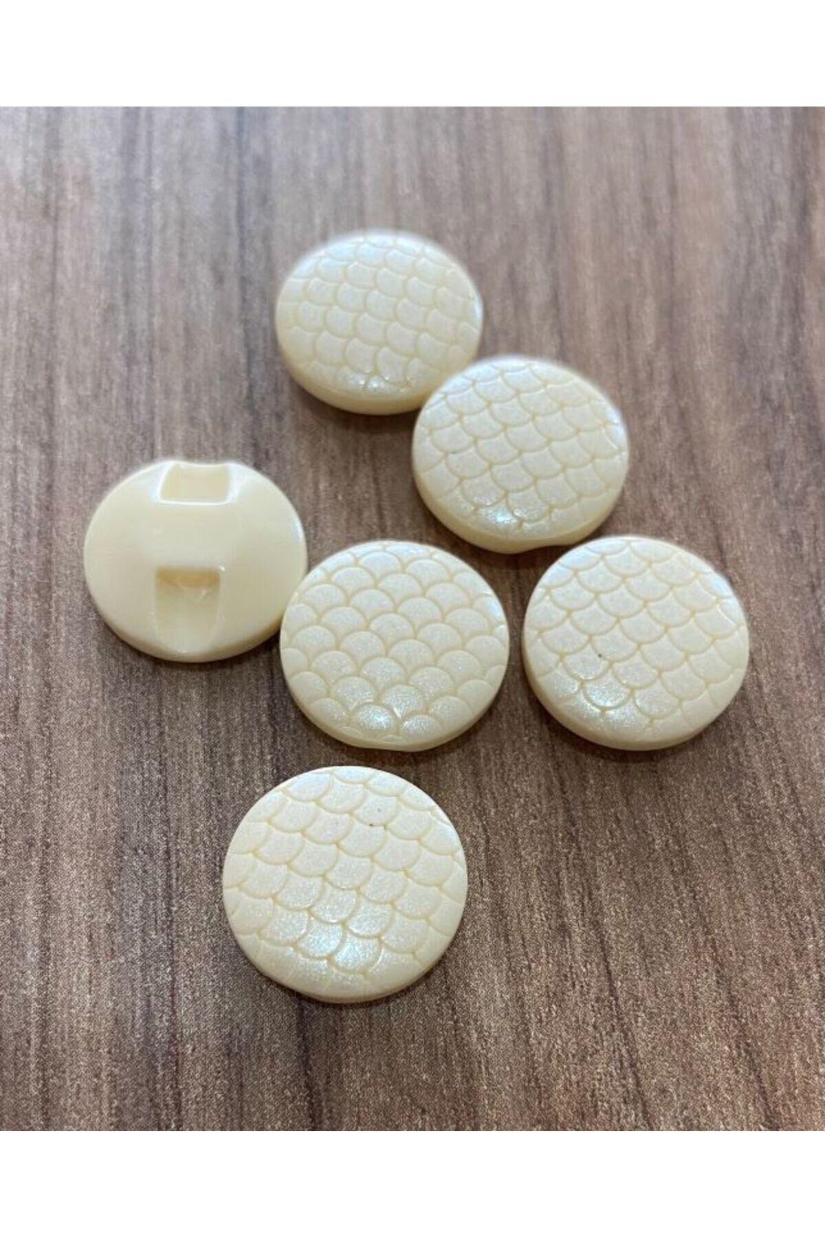 Petek Desenli Polyester Bebe Düğme 1.5cm 6'lı Paket. Ekru.