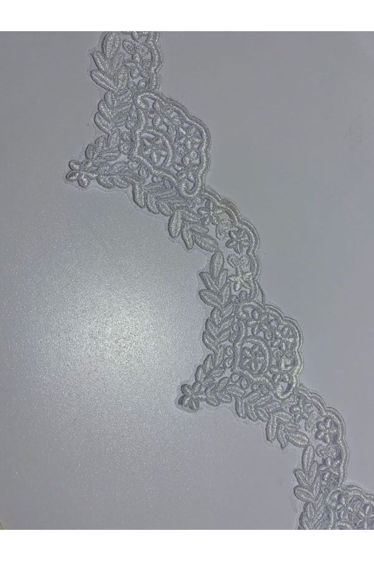 Beyaz Fransız Güpür. Eni: 10 Cm X 1 Metre.