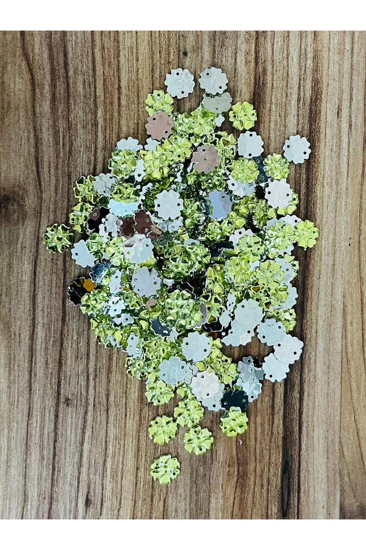 Taş görünümlü plastik pul. Ebat:11mm. Tahmini 250 adet. Renk: Fıstık Yeşili