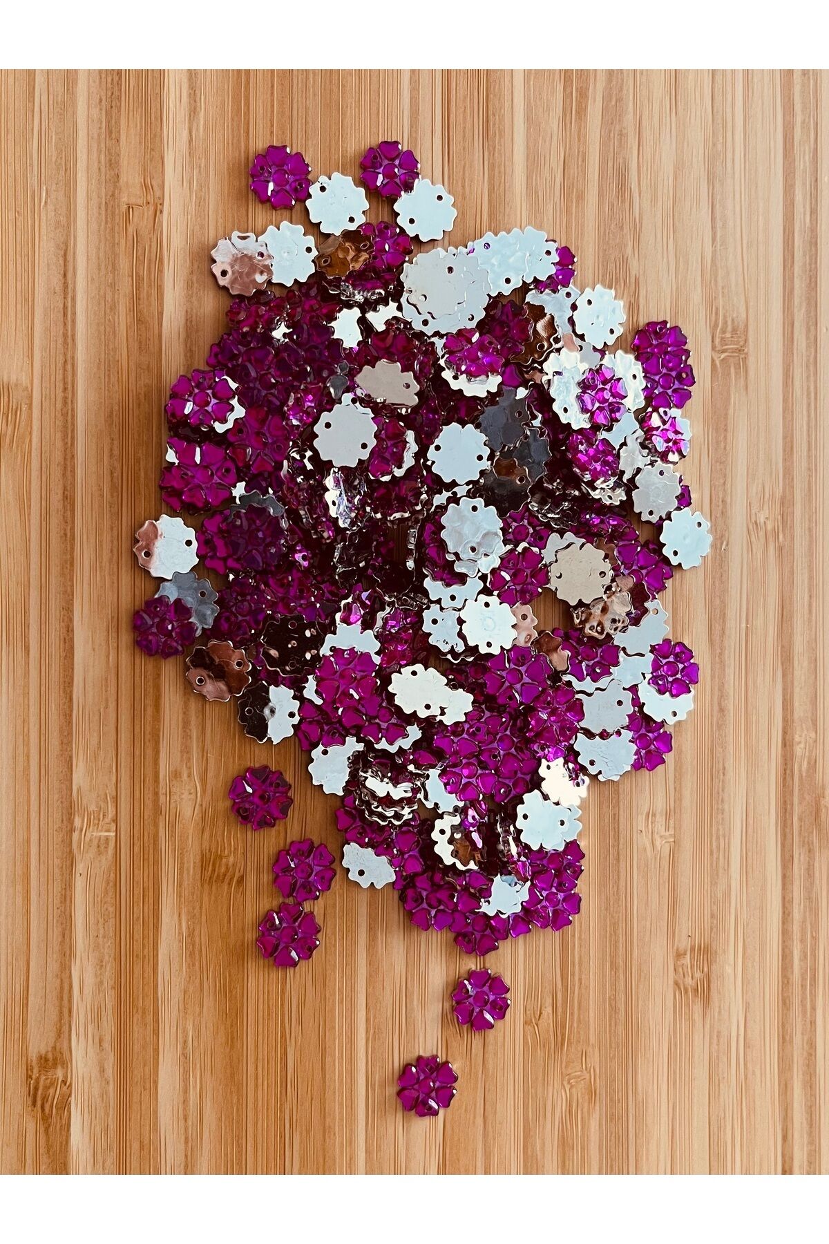 Taş görünümlü plastik pul. Ebat:11mm. Tahmini 250 adet. Renk: Mor.