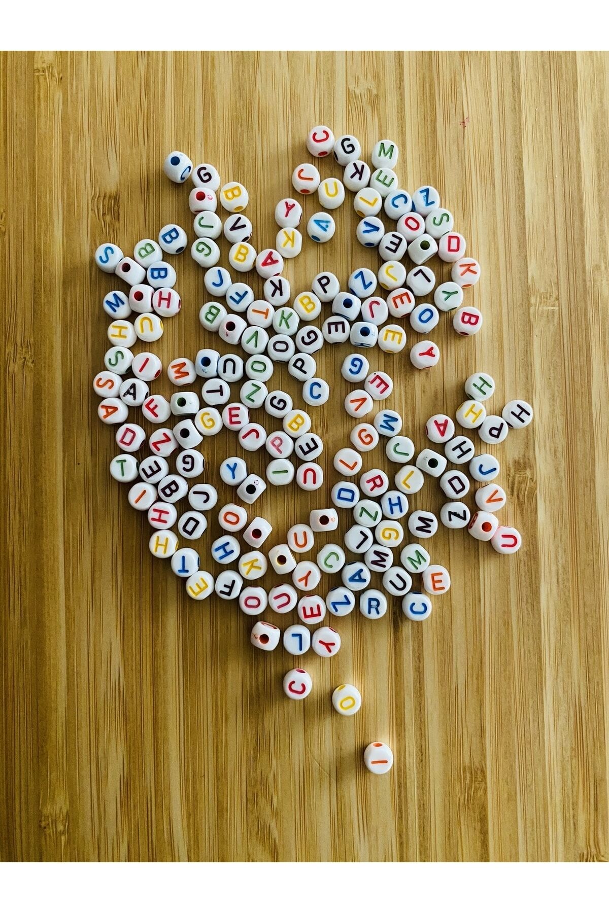 Plastik Boncuk Harf. 25 Gram . Takribi:165 Adet.