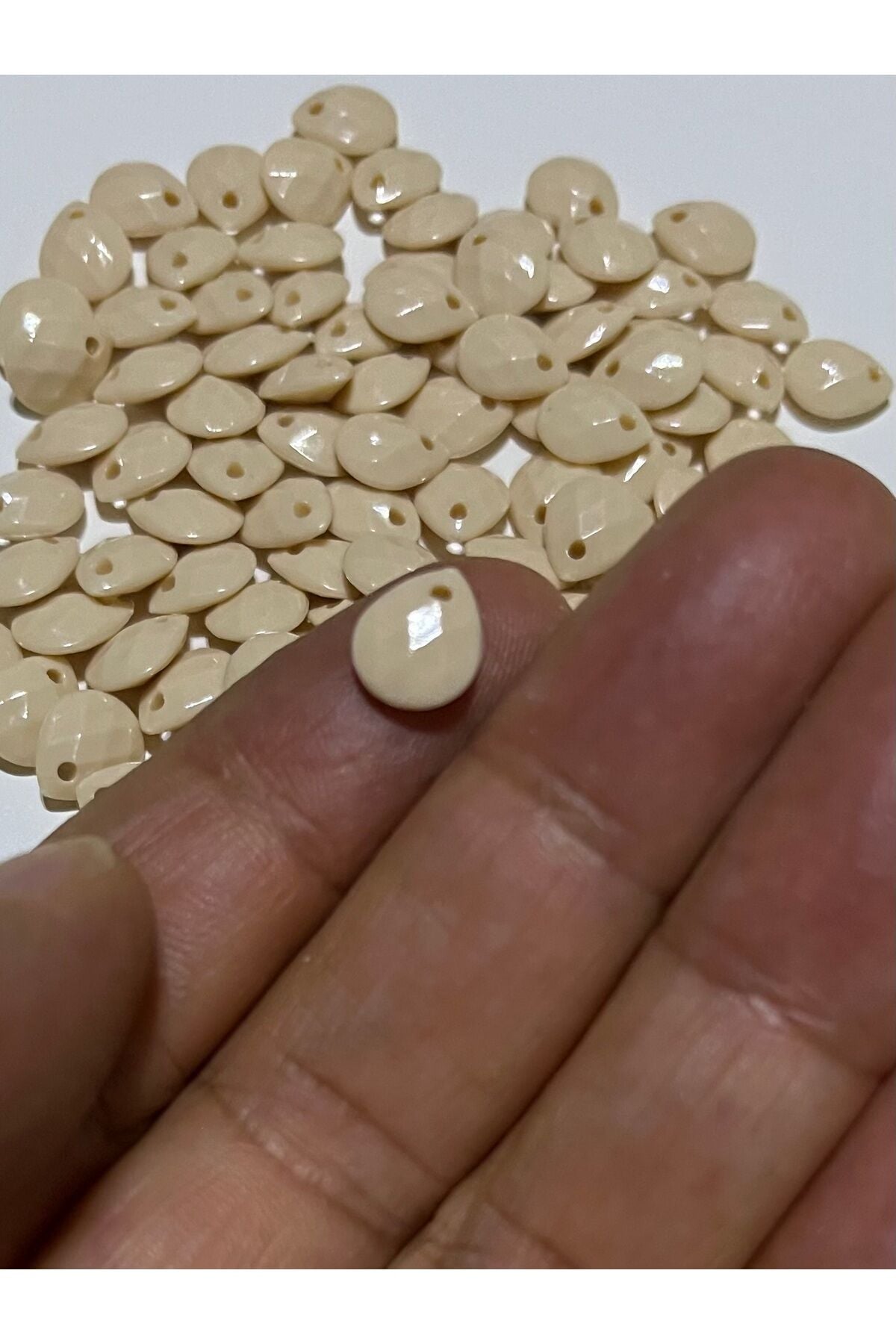 Ekru Rengi Oya, Abiye, Takı, Örgü Plastik Gözyaşı Damla Boncuk. 25gr. Tahmini 195 Adet.