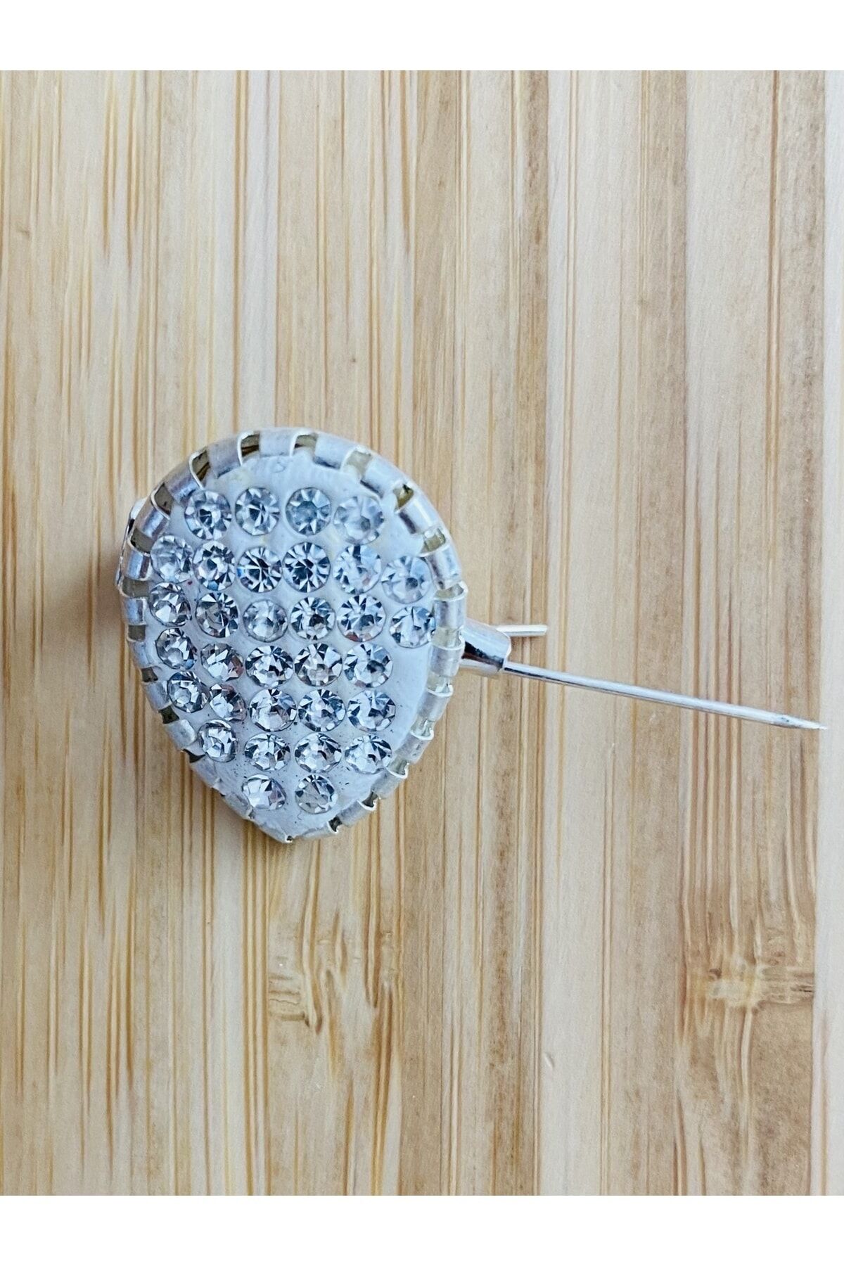 Taşlı Oval Beyaz Broş. Tekli.