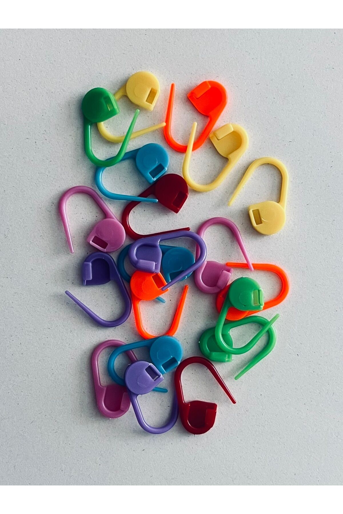 El Örgü Ayraç Ve Ilmek Renkli Plastik Çatal Iğne 1 Paket 20 Adet.