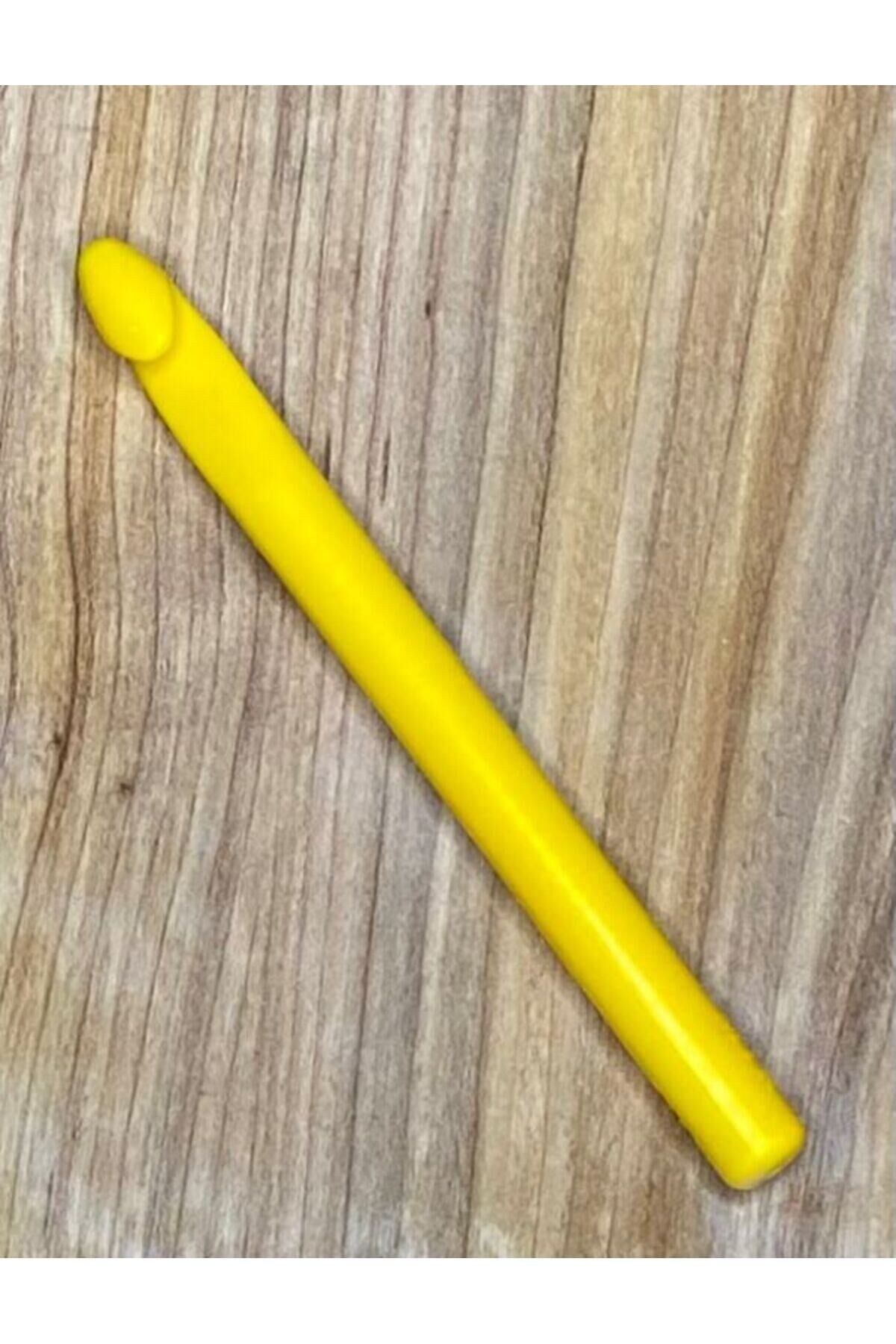 12mm Plastik Penye Ve Yün Örgü Tığ. Çoklu Renk, Stokta Olan Renk Gönderilir. Ürünün kalınlığı 1.2cm