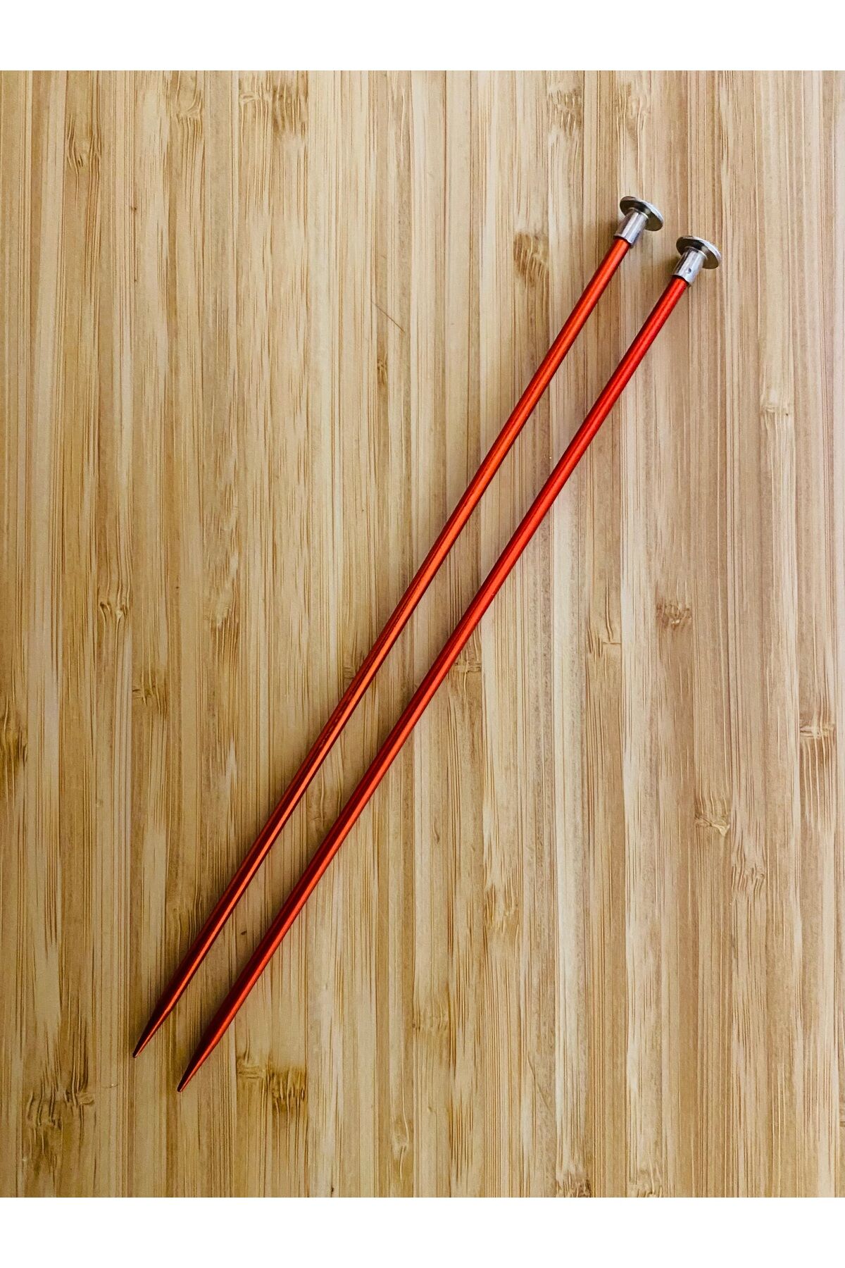 Boyalı Renkli Metal Çocuk El Örgü Şiş.  1 Çift. 20cm. No:3.5 Renk: Kırmızı.