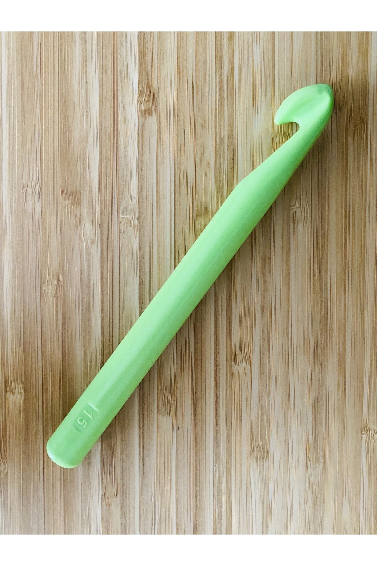 15mm Plastik Penye Ve Yün El Örgü Tığ. STOKTA MEVCUT OLAN RENK GÖNDERİLİR.