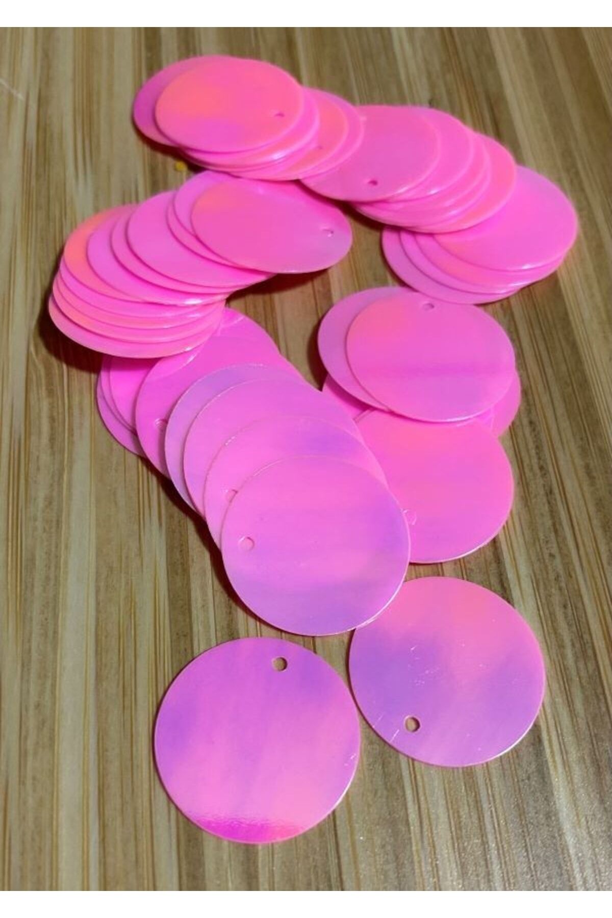 Küçük Delikli Pul. 2cm. 25gr. Takriben 200 Adet.