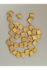 Oya, Abiye, Halhal, Bileklik, Kolye Vb. Pleksi Desenli Kare Plastik El Işleme Pul. 20gr. Gold.