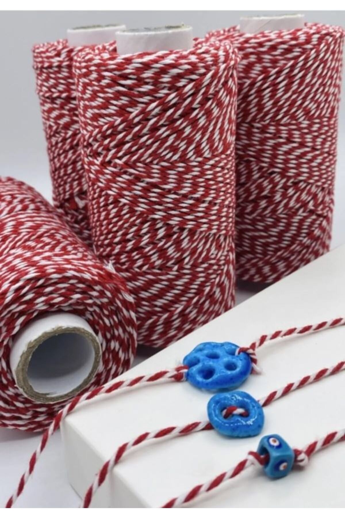 Marteniçka Şans ve Dilek Bileklik İpi. Renk: Kırmızı Beyaz. Takı Yapımı İpi 10 metre.