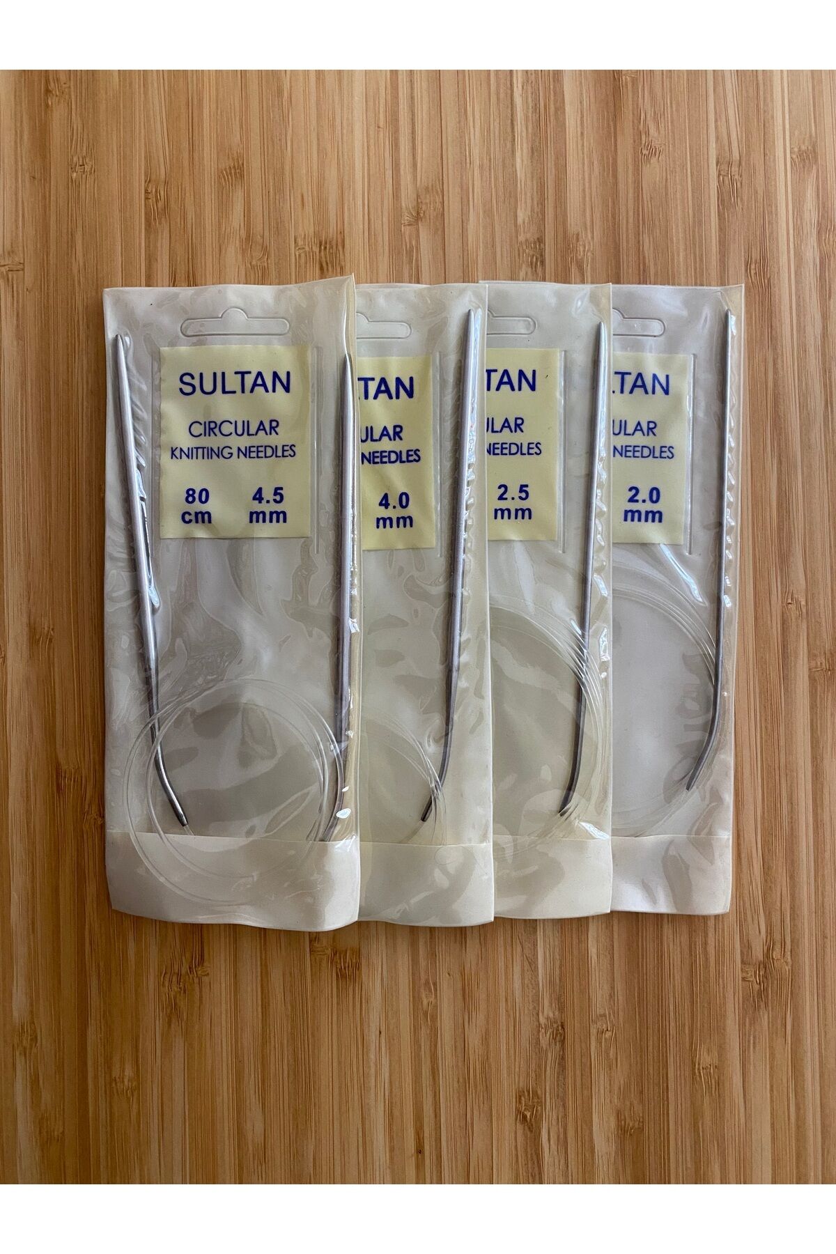 Titanyum Misinalı Örgü Şiş. 120cm No: 2,- 2.5.  80cm No: 4.0,- 4.5  4'lü set.