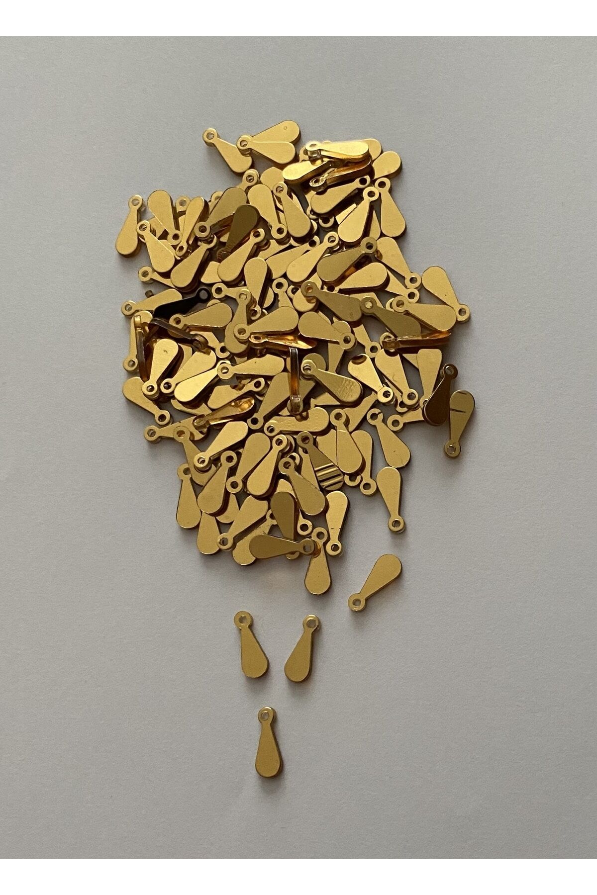 Pleksi Uzun Damla Yazma Oya Ve El Işleme Pulu. 20gr. Tahmini 340-350 Adet. Gold.